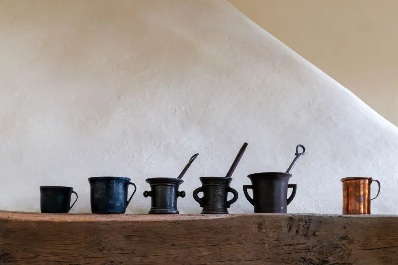 Cast Iron, Clay Pots, and Clues: How to Read a Host Kitchen Before You Ever Taste a Bite